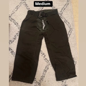 Skyddbyxor för jakt samt ridning  - Helt nya skyddbyxor samr har aldrig använts förut. Perfekta för ridning och jakt!