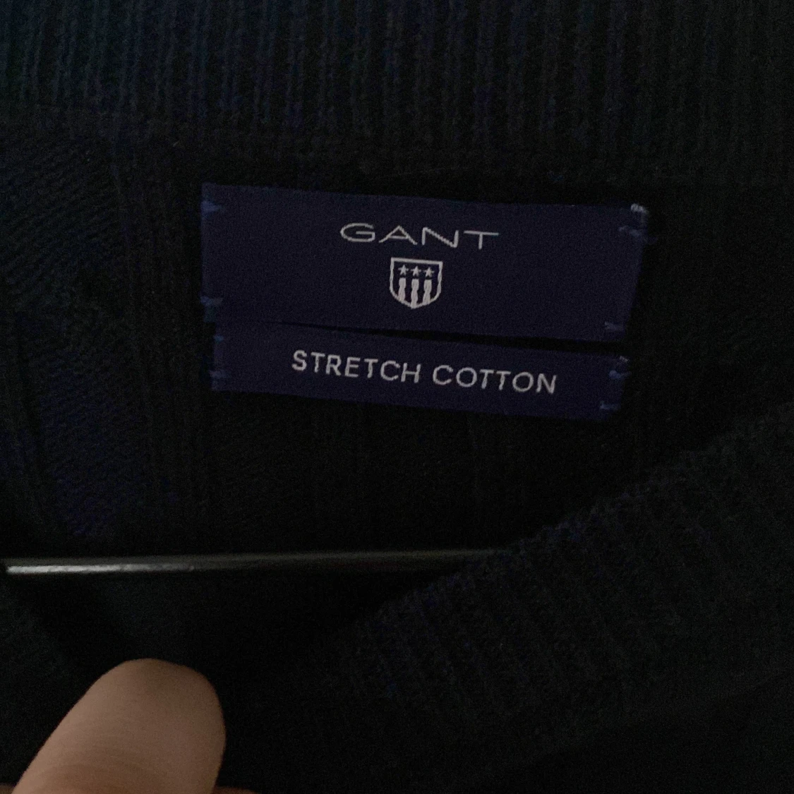 Mörkblå kabelstickad tröja från GANT - 2