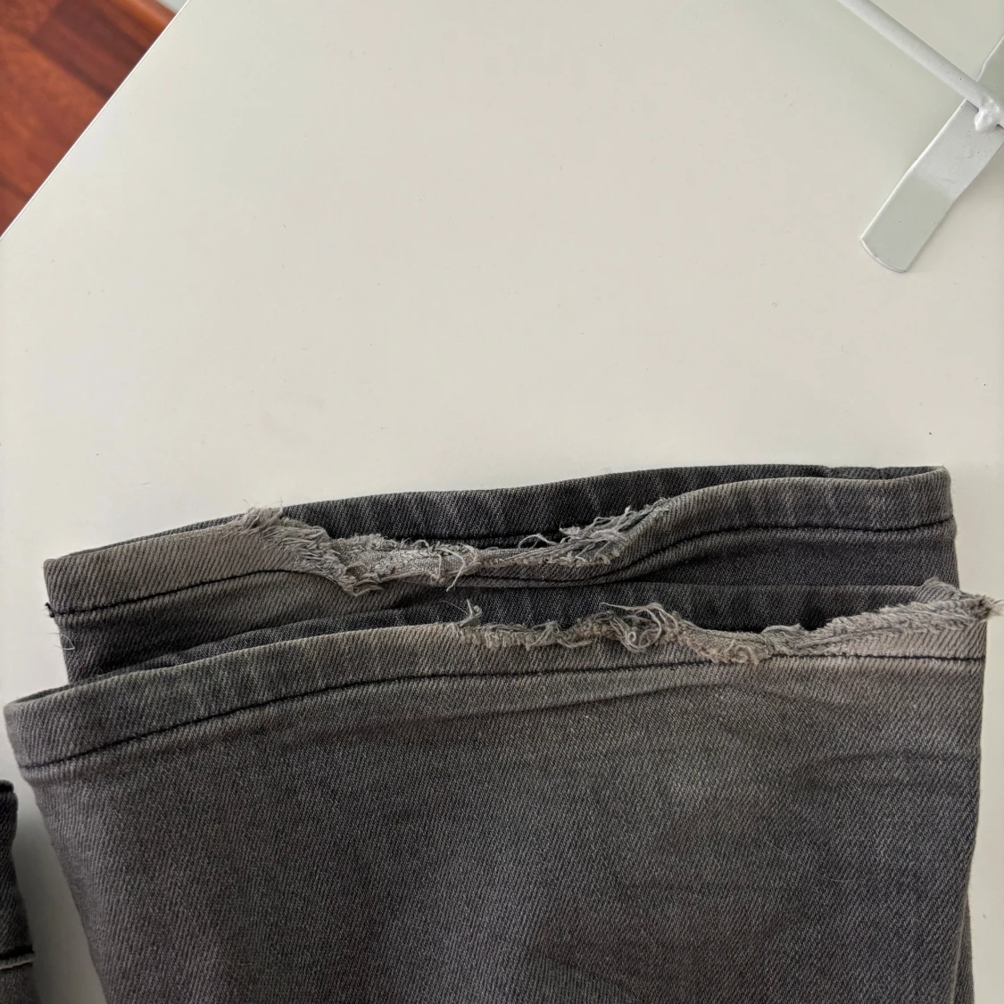 Gråa Lågmidjade Diesel Jeans - 4