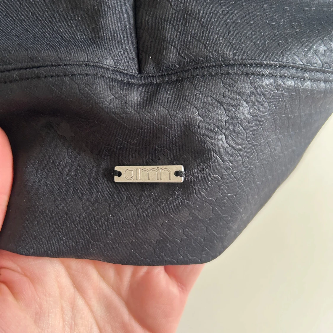 Svart croppad topp från Aim'n - 3