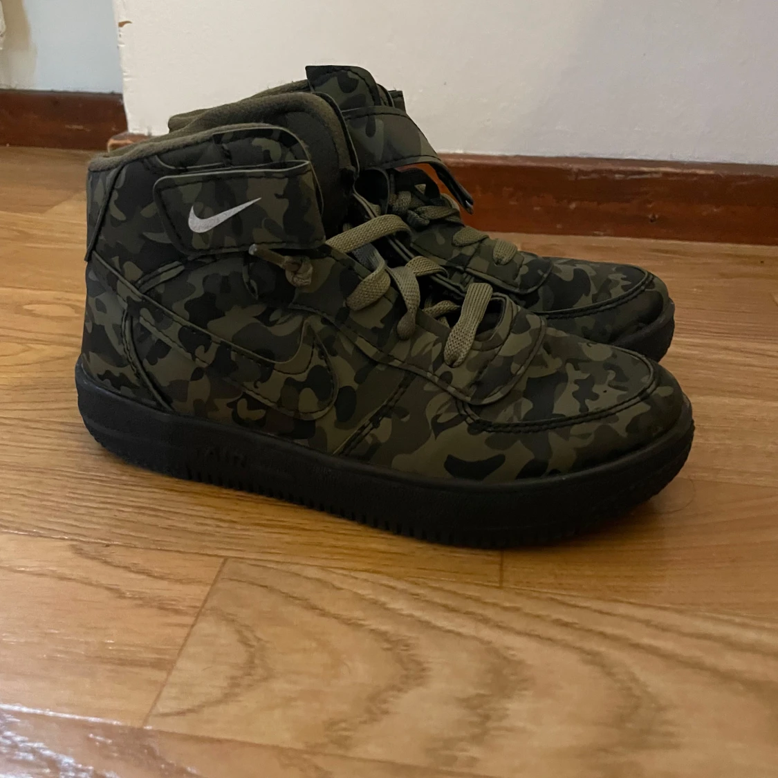Nike Air Force 1 High i camouflage