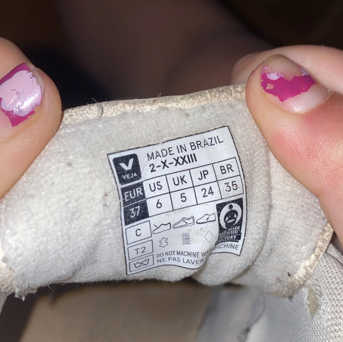 Beige och vita sneakers från Veja - 3