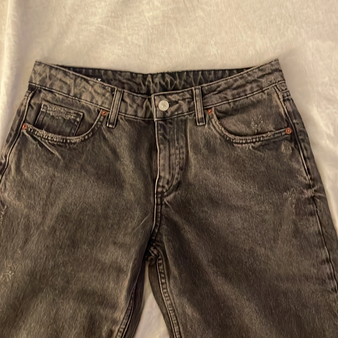 Svarta low waist jeans från Zara - 1