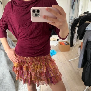 Röd blus/ tröja - Fin röd tröja/ blus som är använd ett fåtal gånger ❤️ köp gärna via köp nu 