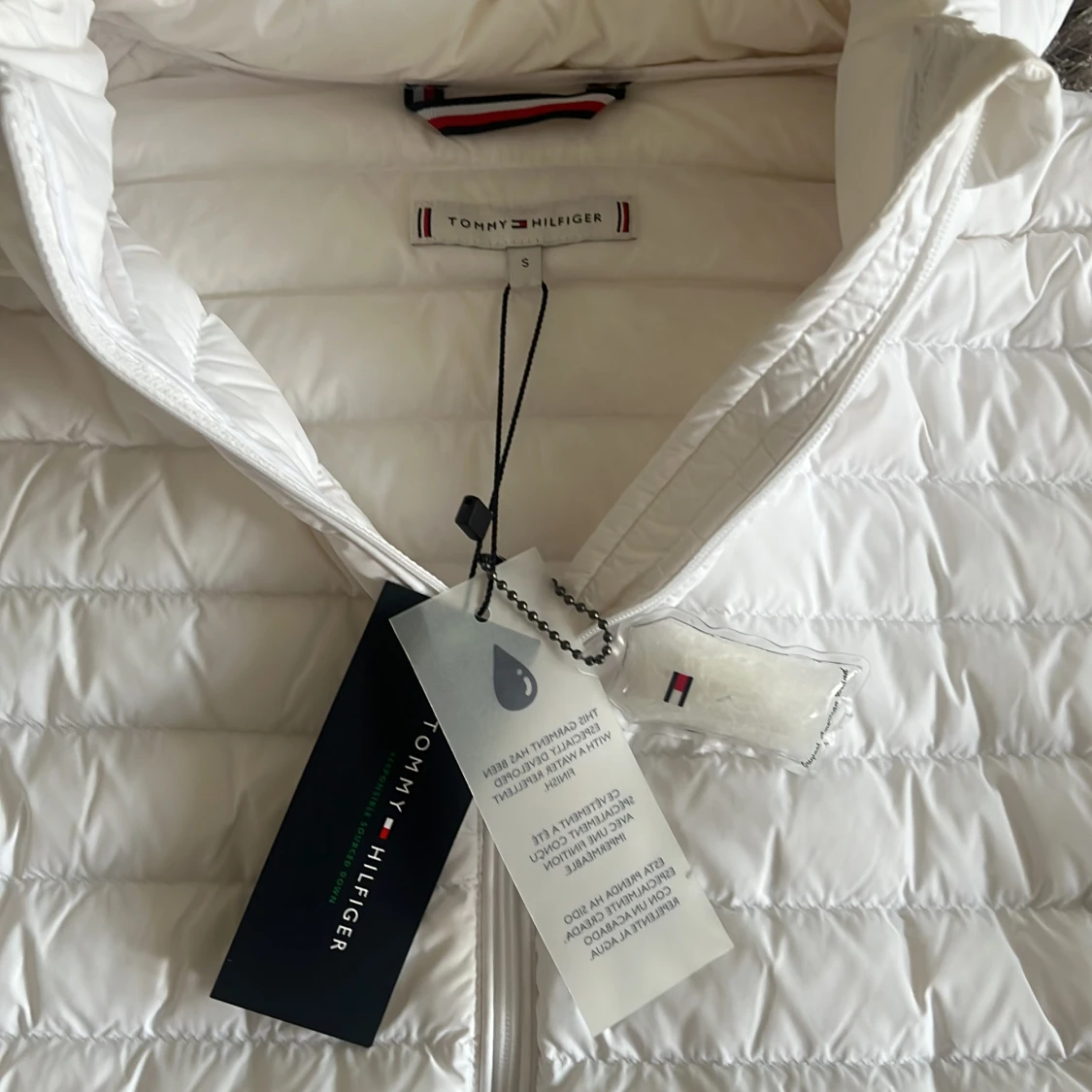 Vit vårjacka från Tommy Hilfiger - 1