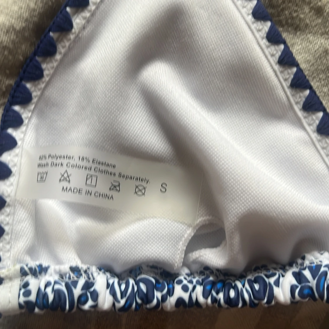 Blåvit bikini med mönster och knyt - 2