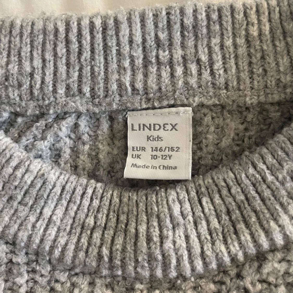 Grå stickad tröja från Lindex - 3