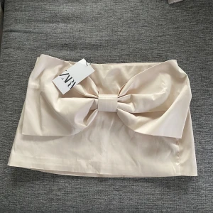 Rosettkjol - Så fin kjol med lapp kvar från zara i storlek m , endast testad 