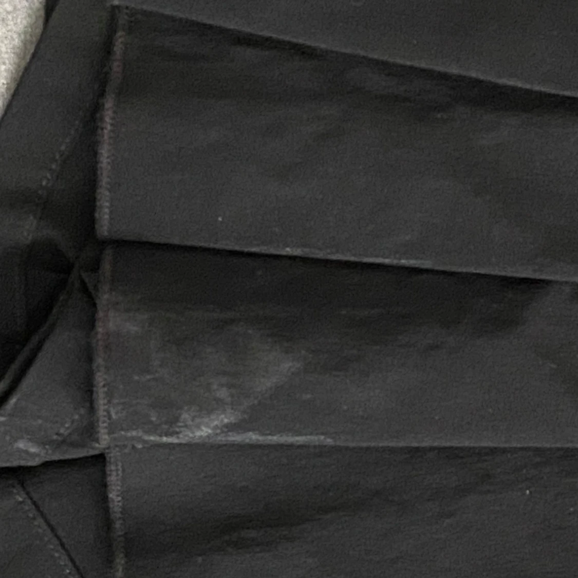 Svart plisserad kjol från I.AM.GIA - 3