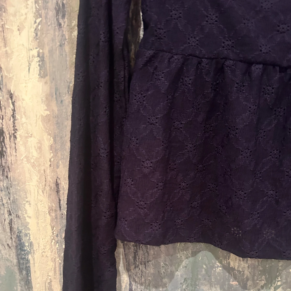 Mörklila långärmad blus med spets - 1