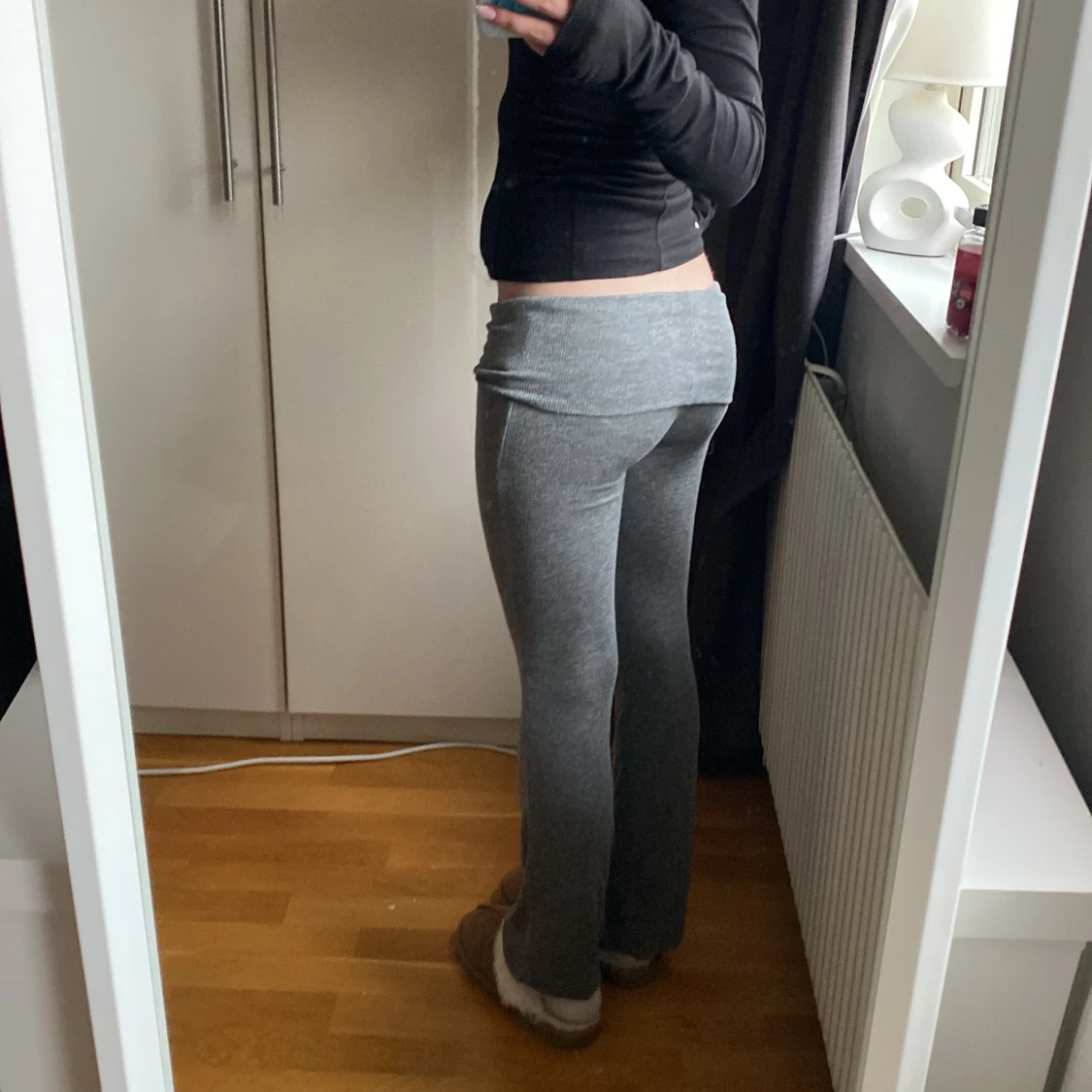 Grå mjukisbyxor från Gina Tricot - 1