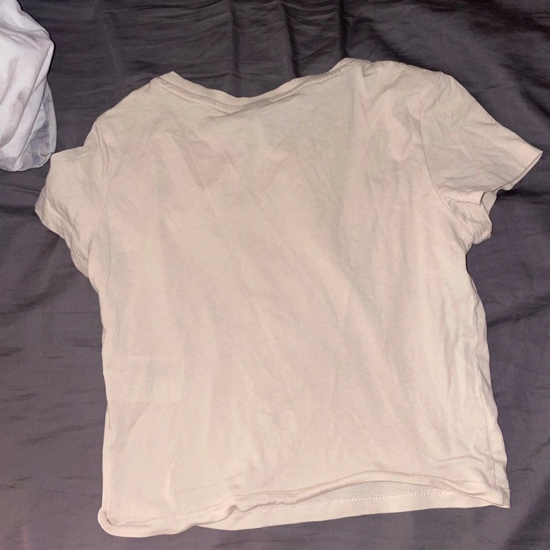 Beige t-shirt med blått tryck från H&M Divided - 1
