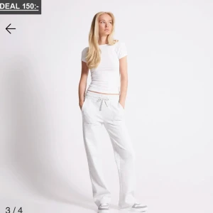 Sweatpants💝 - 157 lager sweatpants💝 , om ni har några frågor skicka tilll mig.Dem här jätte guliga sweatpants i storlek S är jätte mjuka , det är helt nytt skick.Jag betalde runt 200kr