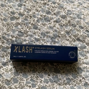 Xlash Eyelash Serum mini oanvänd - Säljer ett ögonfransserum från Xlash i 1ml🩷🩷🩷🩷 Har aldrig användt🩷