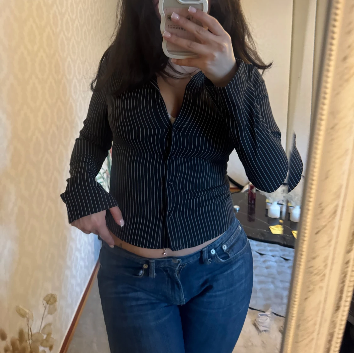 Svart skjorta med vita ränder - 2