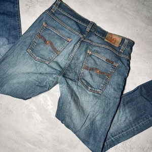 Nudie jeans - Nudie jeans | Modell Lean Dean | Helt okej skick (blivit lagade) | Storlek W33 L30. 