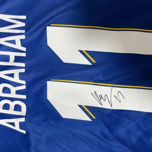 Ifk göteborg tröja - Ifk göteborg tröja signerad av paulos abraham bara seriösa kunder, om du vill ha flera bilder är det bara att skriva. Priset är ej hugget i sten! Tröjan är kvar så länge annonsen är uppe!