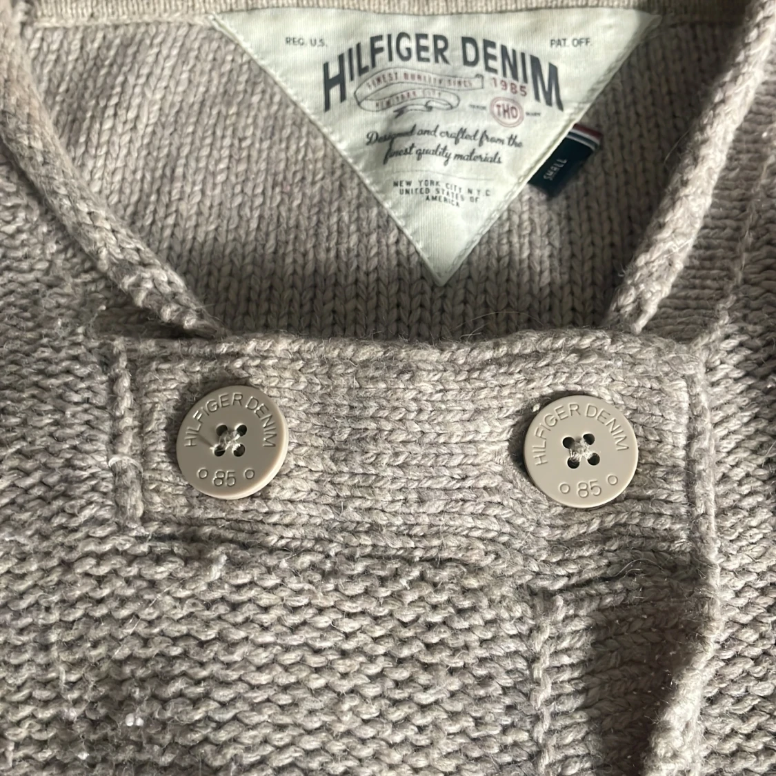 Beige stickad kofta från Hilfiger Denim - 1