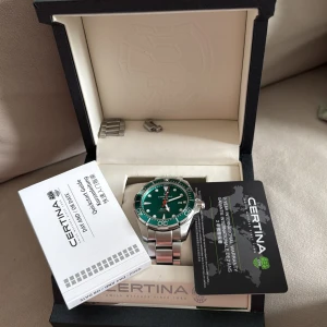 Grön dykarklocka från Certina - 41mm automatisk dykarklocka från Certina i mycket bra skick! 