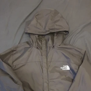North face - Pretty, comfy black zip up 