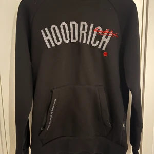 Svart Hoodrich hoodie - Svart Hoodrich hoodie vill ni se hur den sitter på dma
