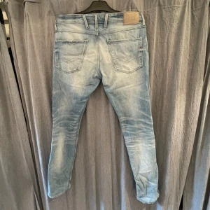 Replay anbass - Säljer dessa Jeans pga kommer ej till användning. Strl 31 perfekt skick, tveka inte på att höra av sig ifall ni har funderingar!