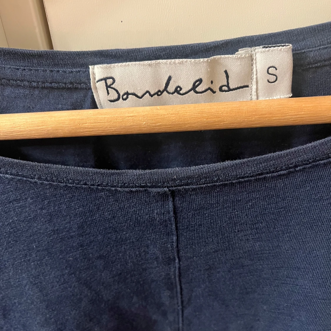 Mörkblå volangtröja från Bondelid - 1