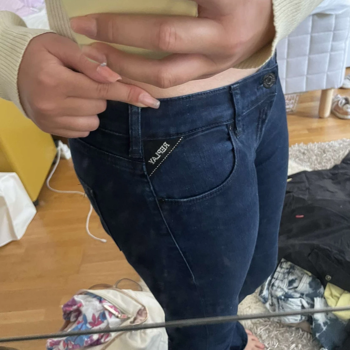 Mörkblå bootcut lowwaisted jeans från Replay - 2