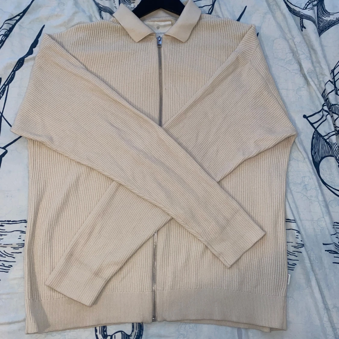 Beige stickad kofta från Jack & Jones