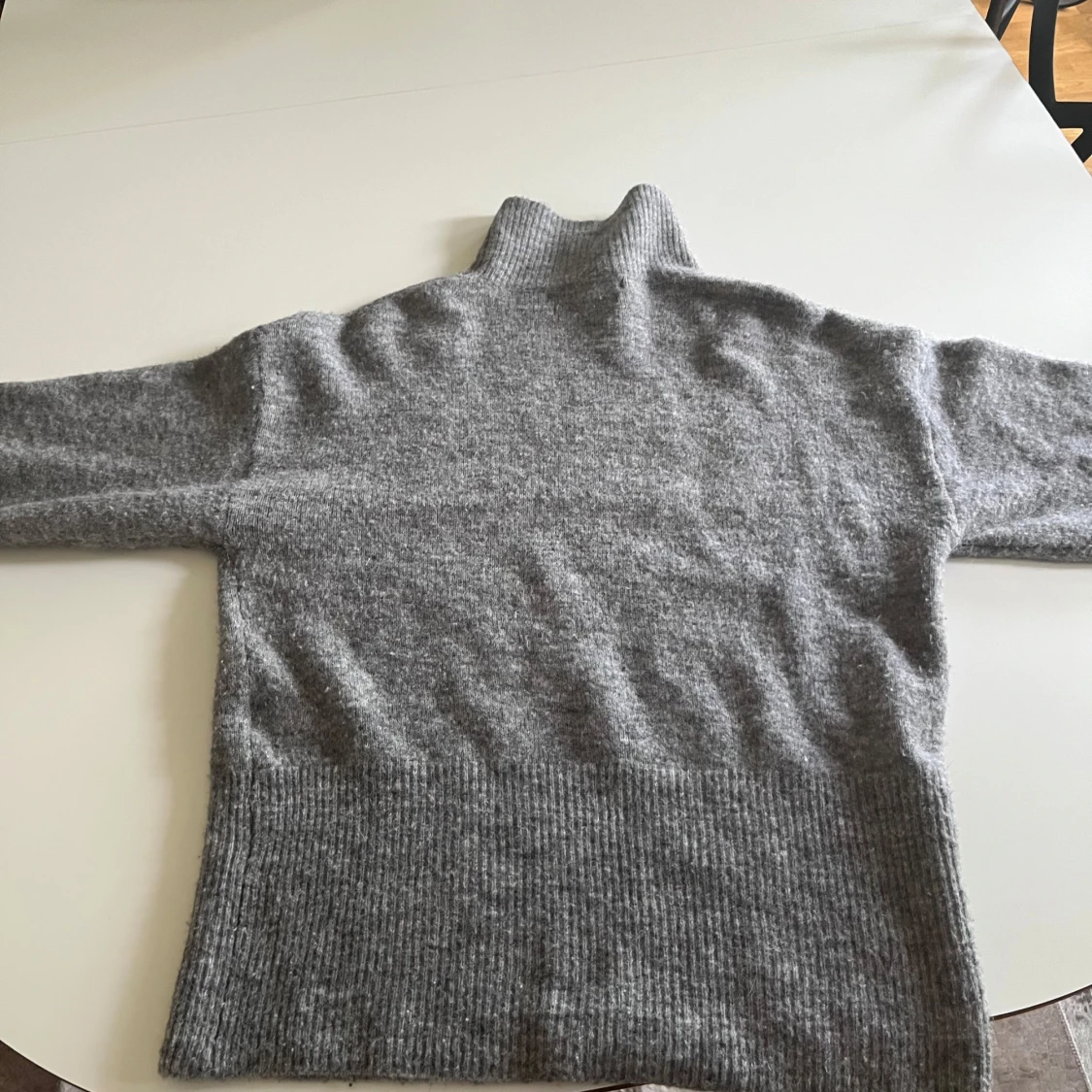 Grå polotröja i ullmix från BikBok - 2