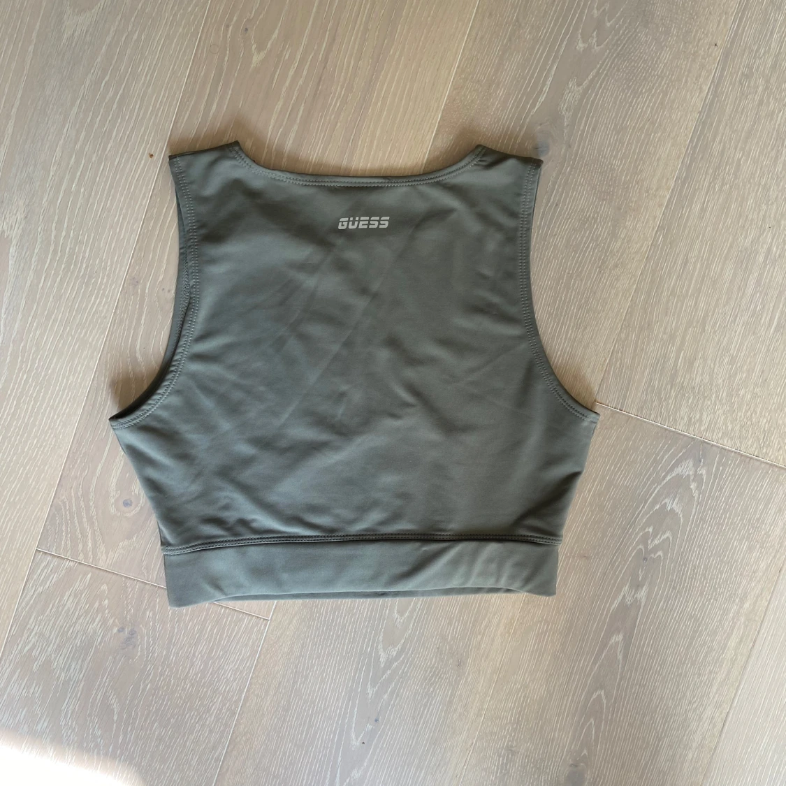 Grön  träningstop från Guess - 2