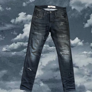 Replay jeans  - Replay jeans i storlek W28 L30 – riktigt sällsynt modell – tvär feta – skick 10/10, inga defekter. Skriv vid frågor! 