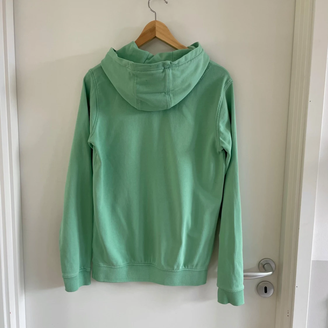 Mintgrön hoodie från Lyle & Scott - 1