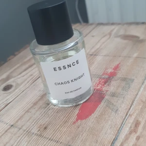 ESSNCE Chaos Knight Eau de Parfum - Fräsch och modern parfym från ESSNCE som ska lukta som creed adventus