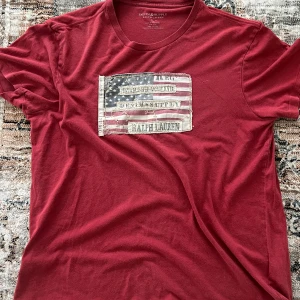 Ralph lauren t shirt  - As det t shirt från Ralph Lauren, vintage, svårt att få tag på, priset kan diskuteras 