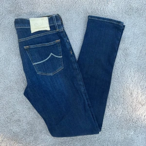 Jacob cohen  - Säljer nu dessa sjukt snygga Jacob cohen jeans Storlek 28 skick 8/10 Pris 699kr Fraktar spårbart med PostNord 