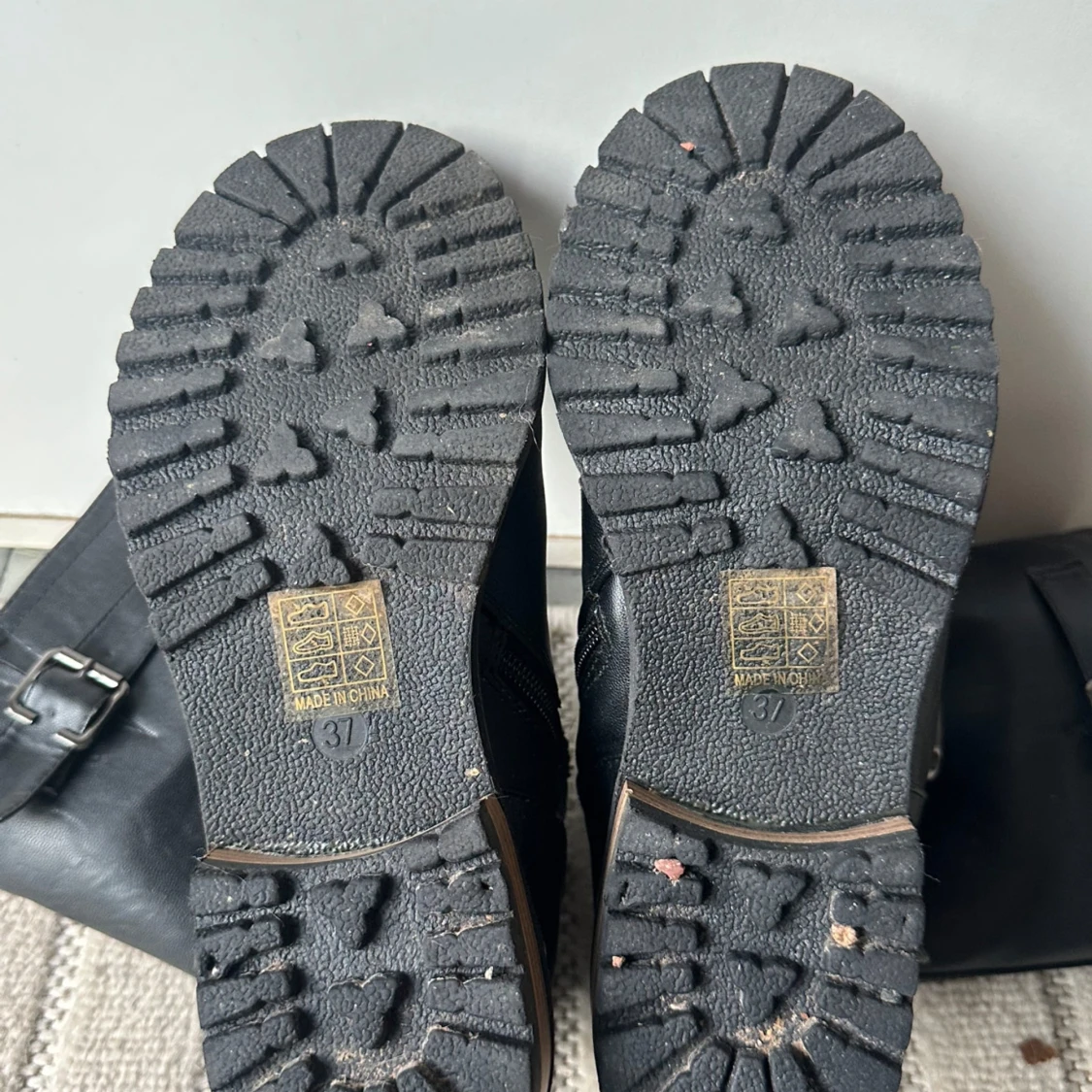 Svarta boots med spänne och dragkedja - 1