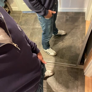 Blå halfzip  - Säljer denna blåa halfzip i storlek S. Hör av er vid mer bilder eller frågor pris kan diskuteras.