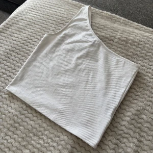 Ribbad topp - Använd någon gång 