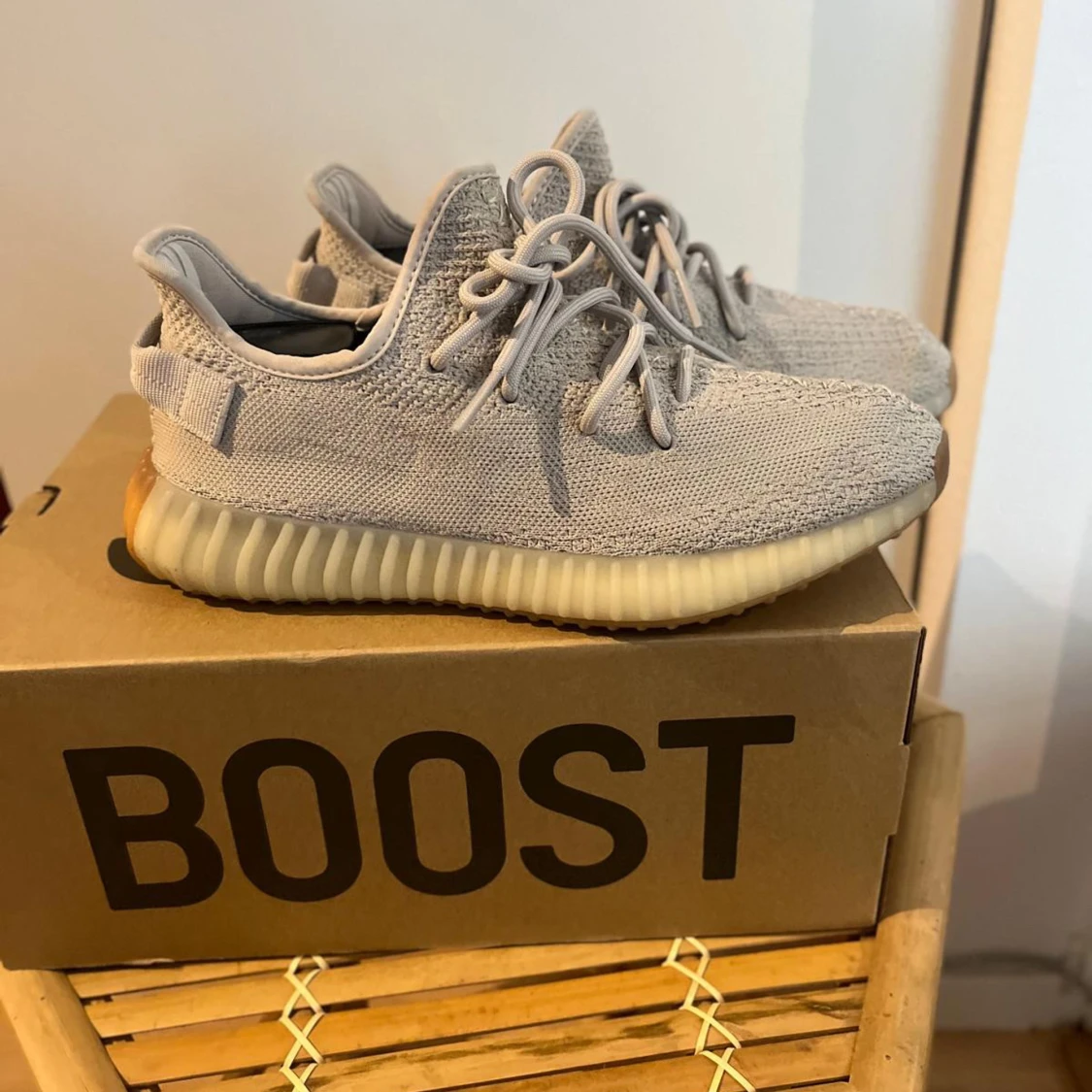 Adidas Yeezy Boost 350 V2 i SESAME *DEADSTOCK* - 1