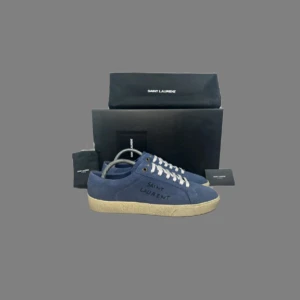 Blå sneakers från Saint Laurent - Blås saint Laurent skor blå färg💙säljer dessa för 3,200 storlek 42,5, hör av vid frågor!
