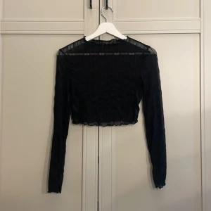Svart genomskinlig top - Svart genomskinlig top från SHEIN i storlek S skulle dom säga att den även passar XS 