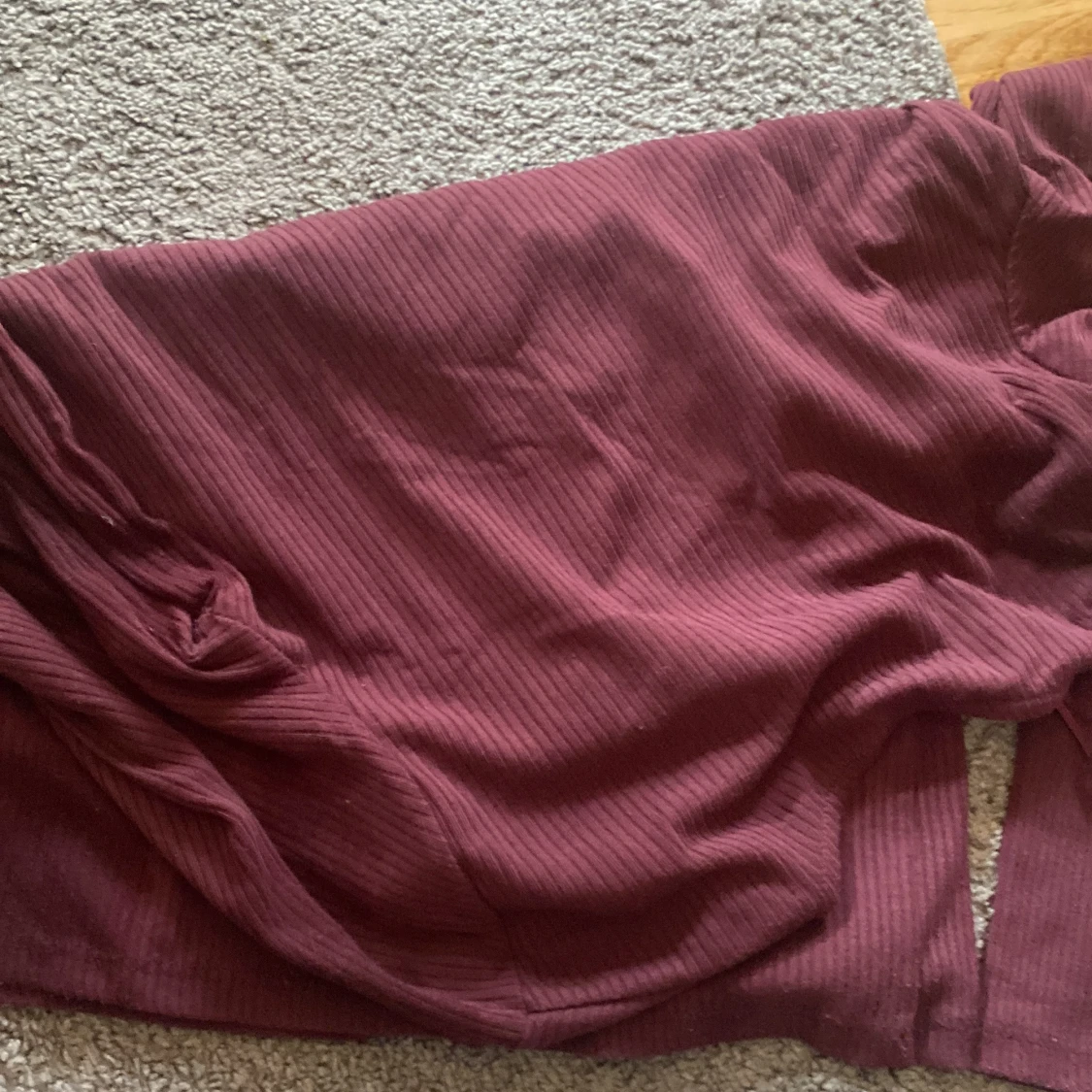 Vinröd ribbad tröja med snörning - 3