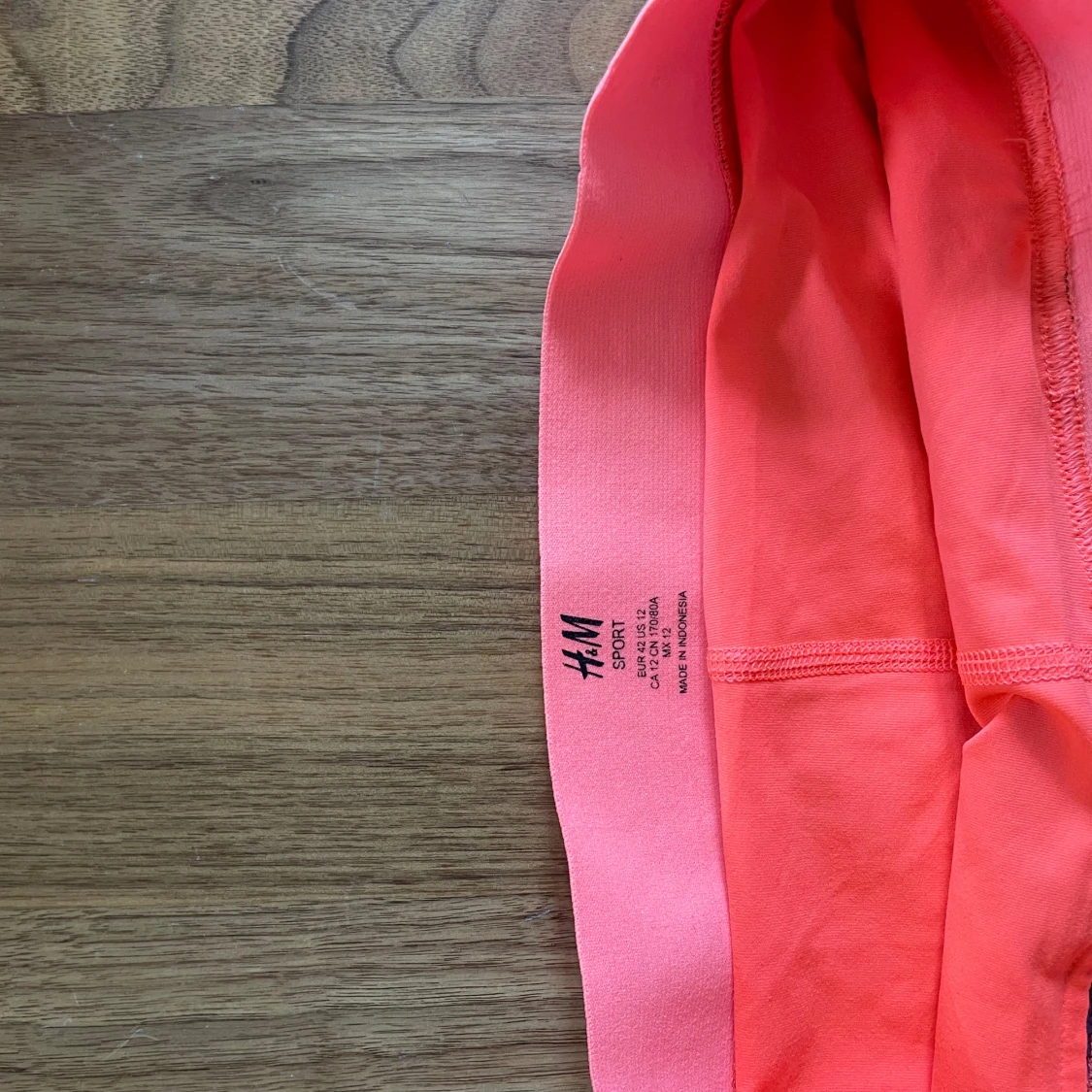 Sportig kortkjol från H&M med shorts - 1