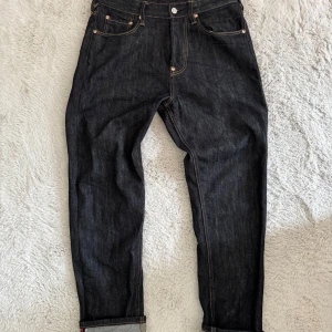 Evisu Jeans - Tjena! Säljer dessa feta Evisu Jeans i grymt skick, används av bland annat Unc Chris Heyn. Riktigt stilrena jeans som gör att du sticker ut i mängden. Storlek: 31/34. Pris kan diskuteras!!