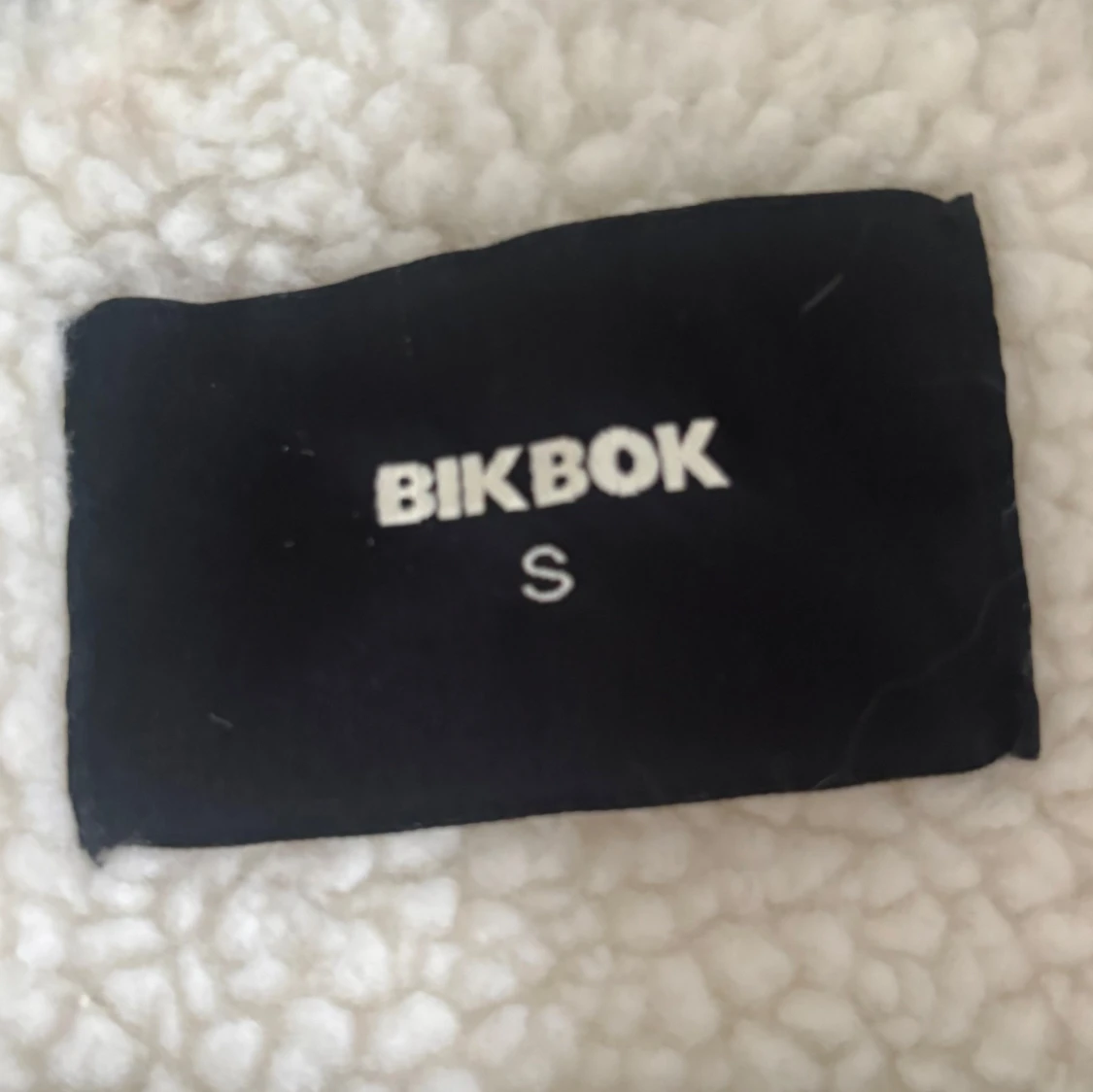 Beige teddyjacka i manchester från BikBok - 2