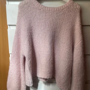Ljusrosa stickad tröja - Nästan oanvänd därav priset 