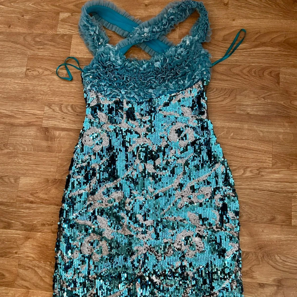 Turkos paljettklänning från Invito - 2