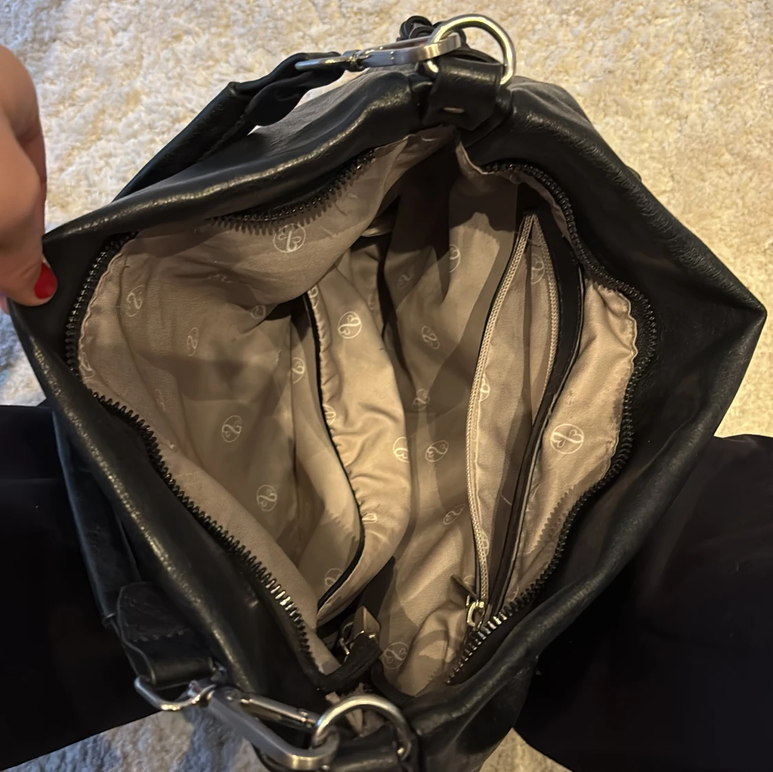 Svart axelväska från Emily & Noah - 3