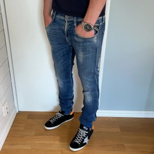 Replay anbass jeans  - Replay Jeans | skick 9/10 | Storlek 31/34 | Pris - 499kr | Modellen är ca 178cm lång | Hör av dig vid minsta fråga eller fundering!!